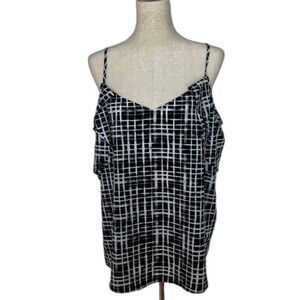 Women's Black and White Cold Shoulder Geometric  V Neck Top Size: XXL